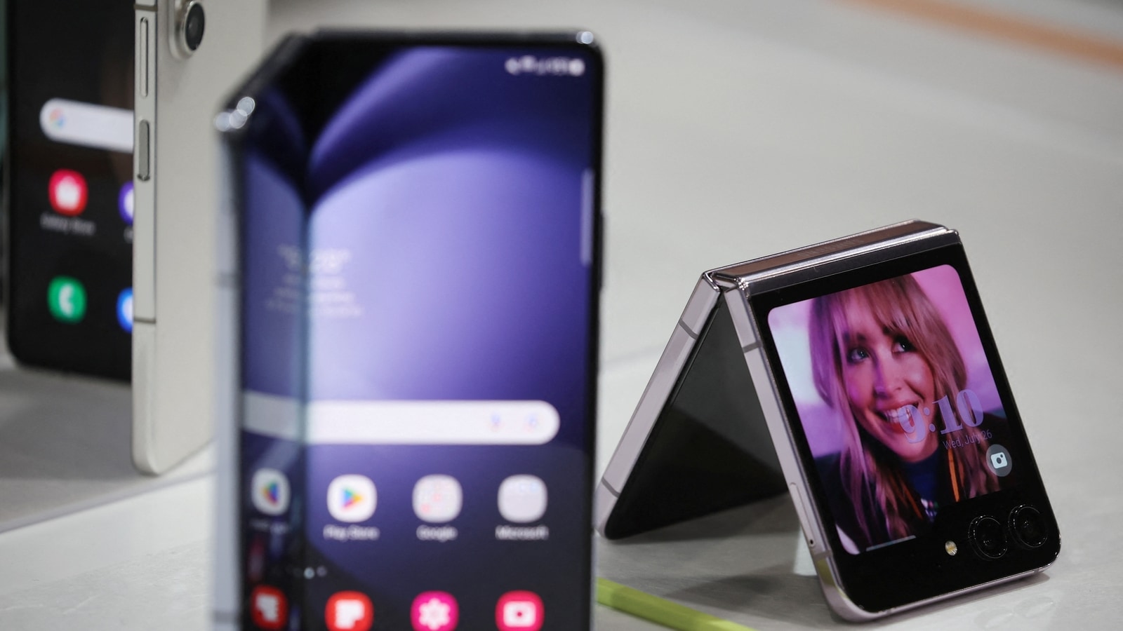 Os 5 principais smartphones dobráveis ​​para assistir em 2025: principais lançamentos da Samsung, Oppo, Google e muito mais